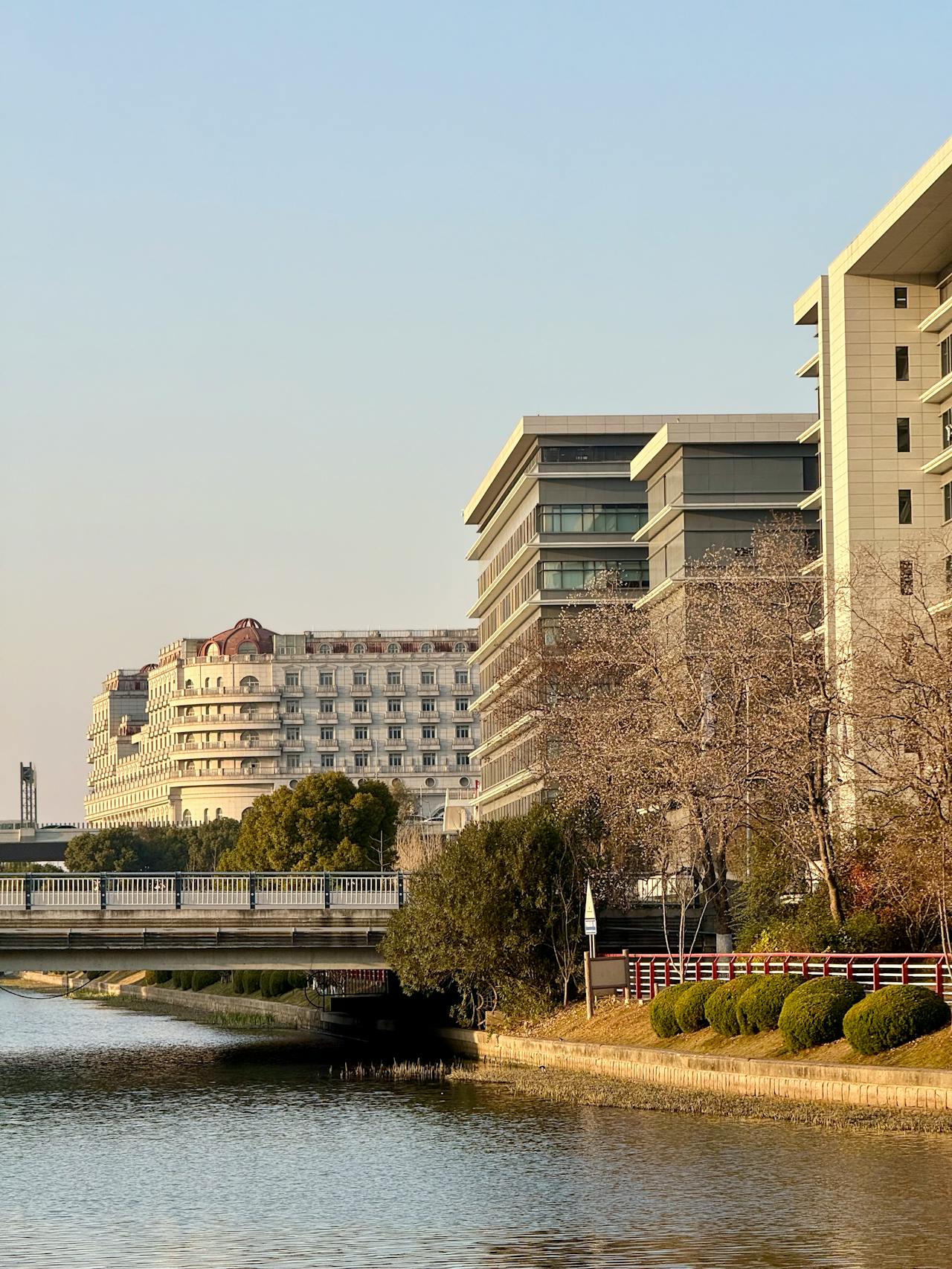 What You Need To Know About Buying A Waterfront Business Premise